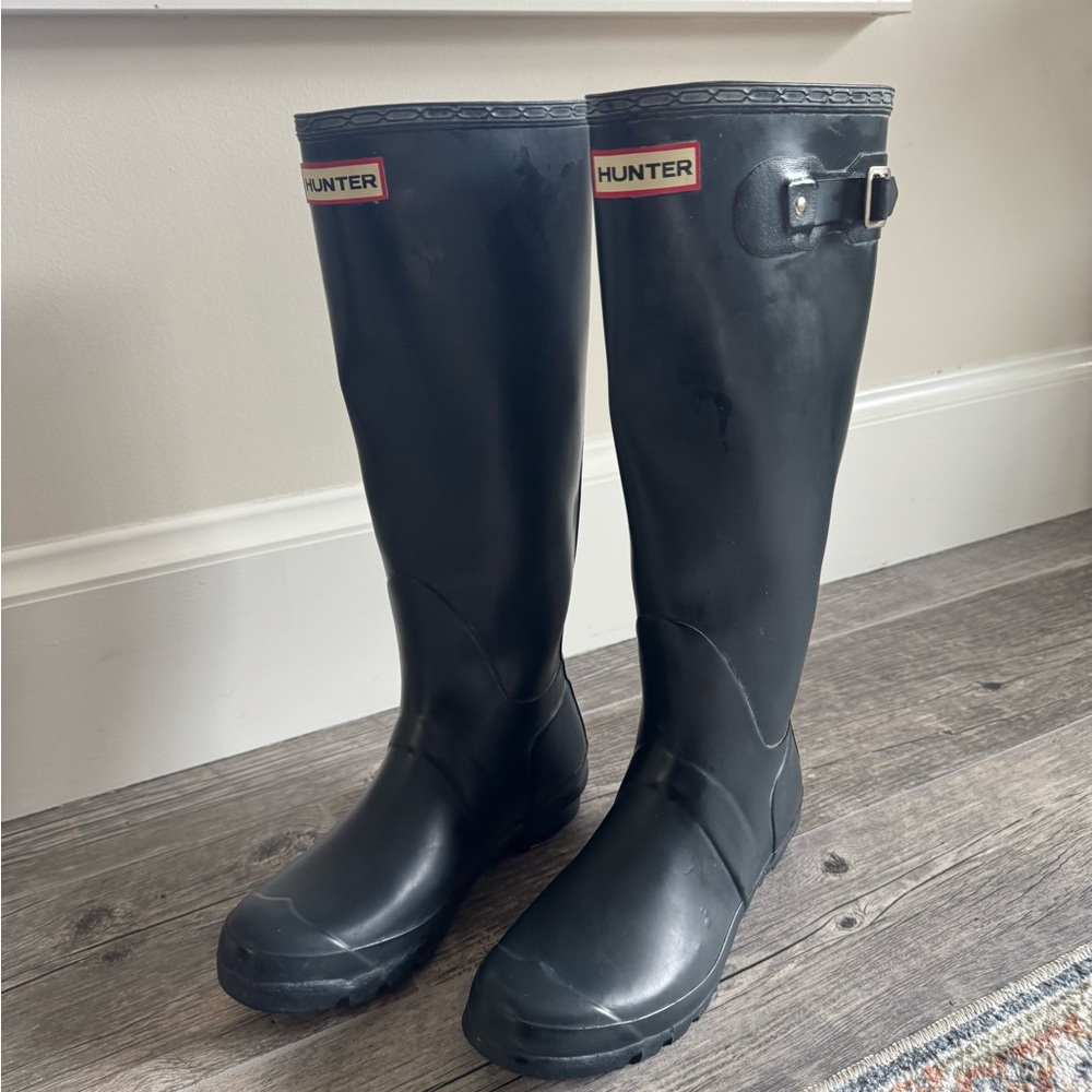 Hunter Original Tall Rain Boots - includes Hunter fleece ivory boot socks!